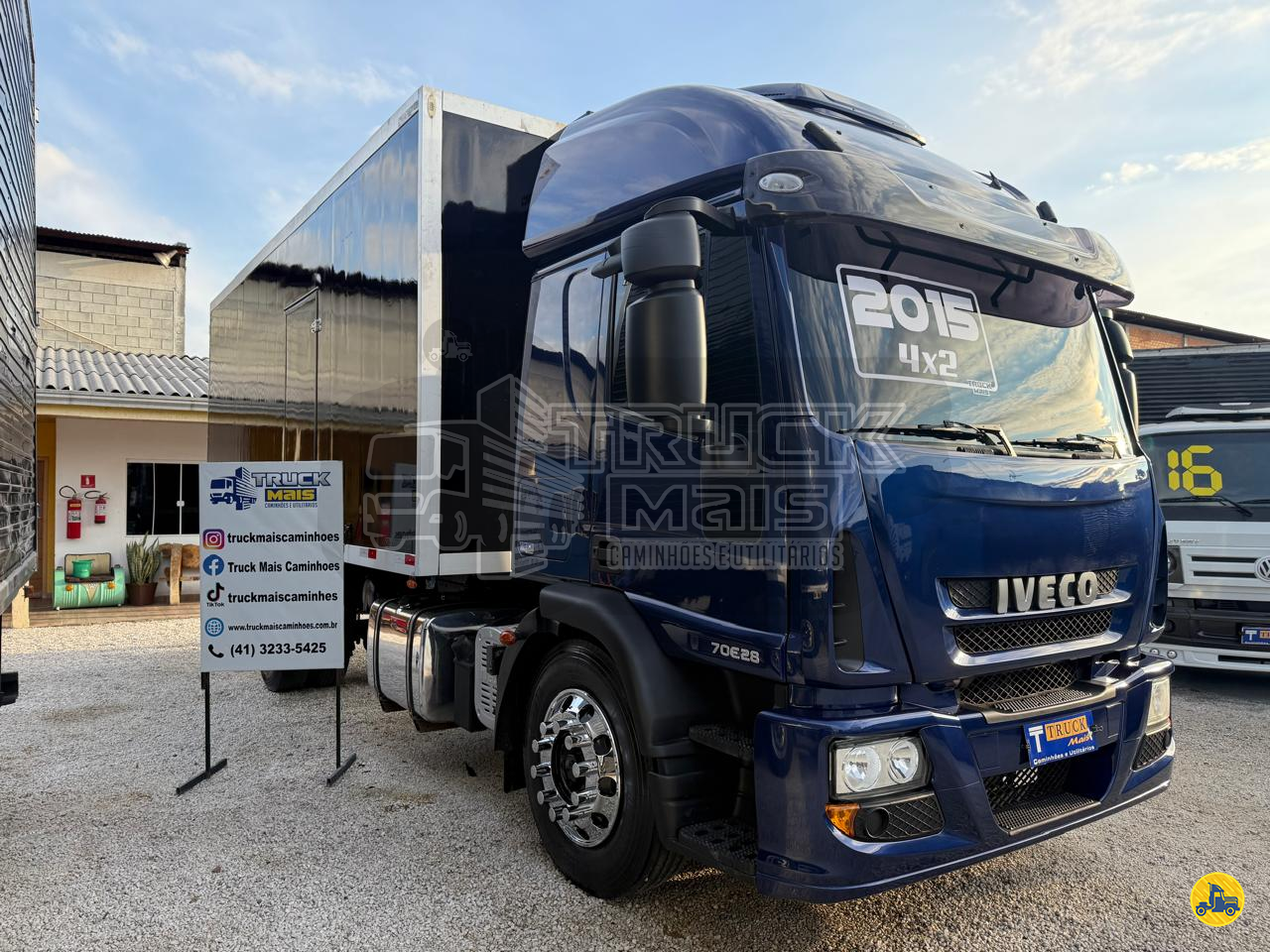 CAMINHAO IVECO TECTOR 170E28 Baú Térmico Toco 4x2 Truck Mais Caminhões e Utilitários CURITIBA PARANÁ PR